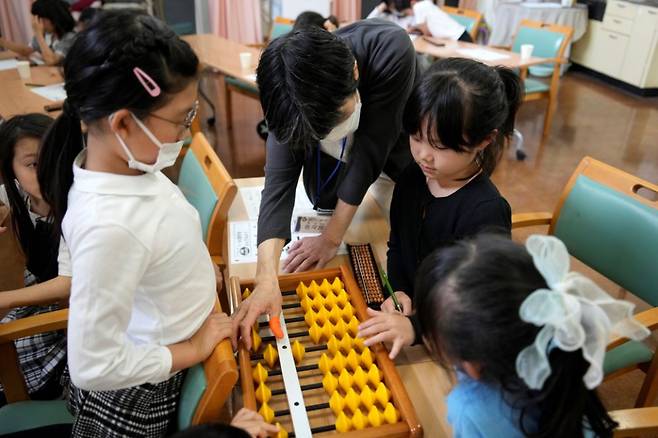 일본 어린이들 ⓒEPA=연합뉴스