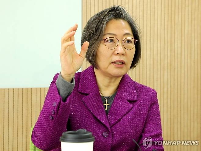 연합뉴스와 인터뷰 중인 범죄심리 전문가 이수정교수 [촬영 정한솔]