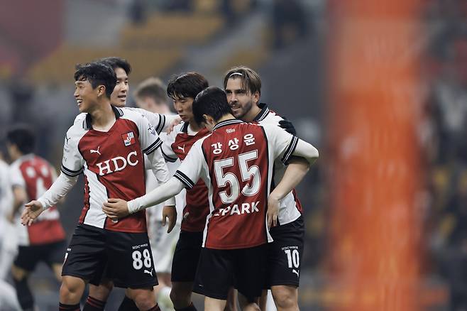부산아시아드경기장/ K리그 승강플레이오프/ 승강PO1/ 1차전/ 부산아이파크 vs 수원FC/ 부산 라마스 득점/ 골 세레머니/ 사진 김재훈