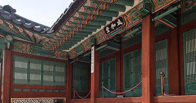 1894년 7월 23일 당시 고종이 머물렀던 경복궁 함화당. 일본군 혼성여단은 함화당에 난입해 고종에게 내정 개혁을 요구했다./박종인 기자