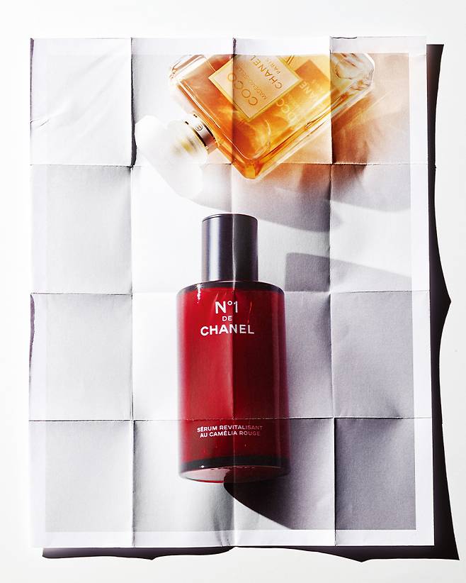 코코 마드모아젤 50ml 17만9천원, N°1 De Chanel 레드 까멜리아 세럼 50ml 19만9천원.