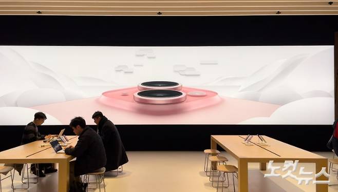 '애플 하남' 전면에 미디어 월. 홍영선 기자.