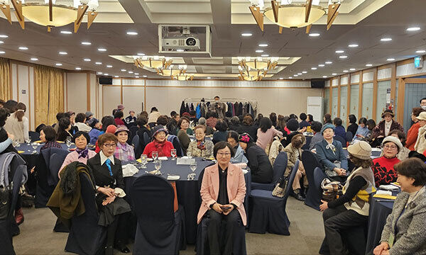 지난 5일 한국프레스센터에서 열린 한국여성문학인회《여성문학》출판기념회 및 송년회에는 120여명의 문인들이 참석해 성황을 이뤘다.  한국여성문학인회 제공