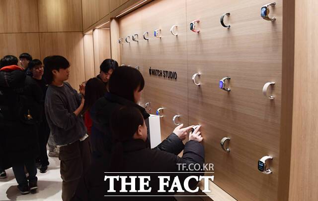 하남에는 애플워치 체험형 공간인 '워치 스튜디오'를 별도로 마련했다. 예약을 통해 상담받고 체험이 가능하다. 워치는 착용감도 중요한 만큼 실제 체험이 도움될 수 있다.