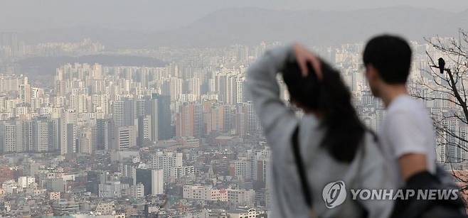 서울 남산에서 바라본 시내 아파트 단지 모습.[사진=연합뉴스]