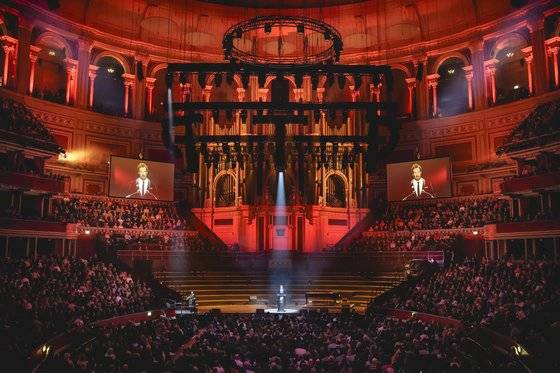 레터스 라이브는 올해로 10주년을 맞는 편지 낭독 라이브 행사로 편지 문학에 대한 헌사를 전한다. 사진 몽블랑