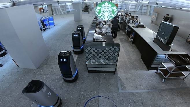 네이버의 로봇친화건물 1784에서 운영중인 로봇카페. 네이버