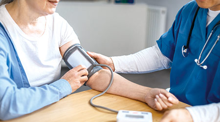 고혈압으로 고생한 환자는 겨울철 각별한 건강관리가 요구된다. (게티이미지뱅크 제공)