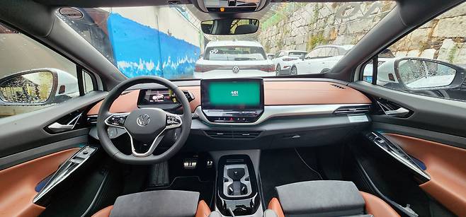 폭스바겐 2023년형 ID.4 1열 모스. [김성우 기자]