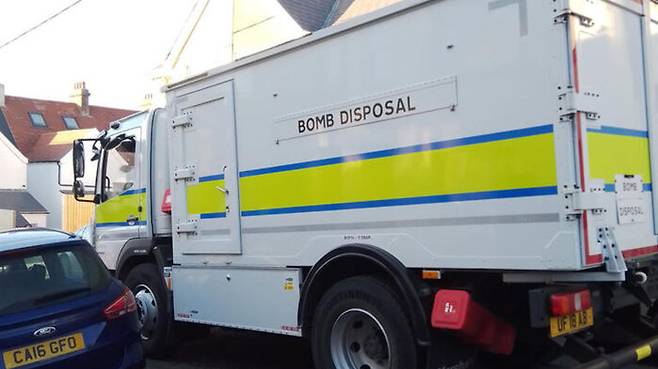 폭탄 제거를 위해 출동한 폭발물 처리반