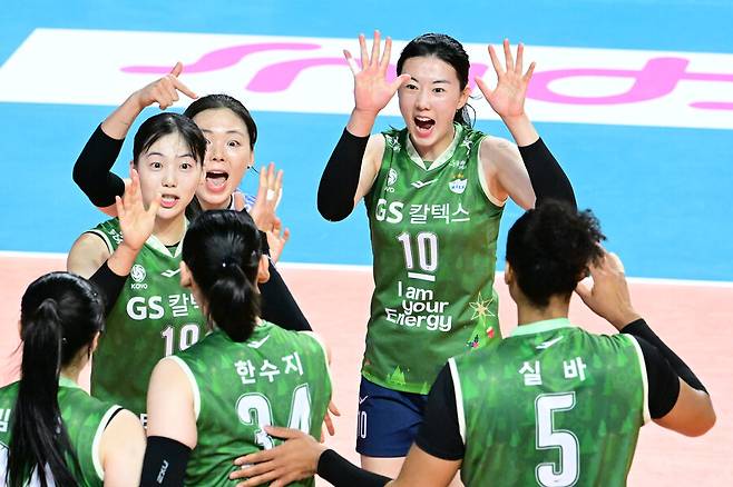 ▲ GS칼텍스 선수들이 기뻐하고 있다. ⓒKOVO