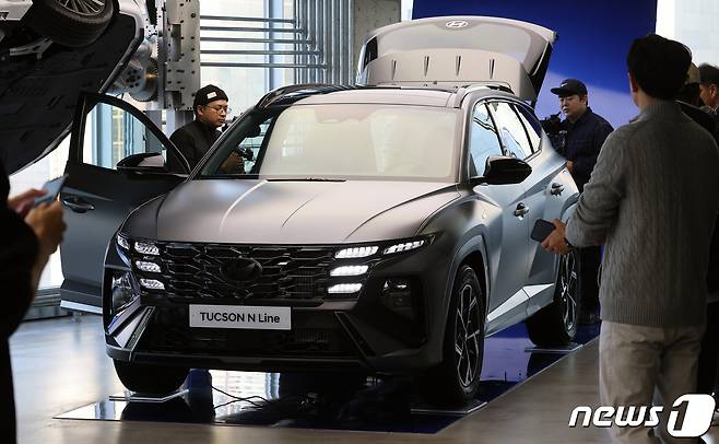 지난 5일 서울 강남구 언주로 현대 모터스튜디오 서울에서 공개된 ‘더 뉴 투싼’. 2023.12.6/뉴스1 ⓒ News1 김진환 기자