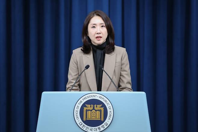 김수경 대통령실 대변인이 10일 오후 용산 대통령실 브리핑룸에서 한미일 안보실장 회의와 윤석열 대통령의 네덜란드 국빈 방문 의의·목적과 관련해 브리핑을 하고 있다. /사진=뉴스1화상