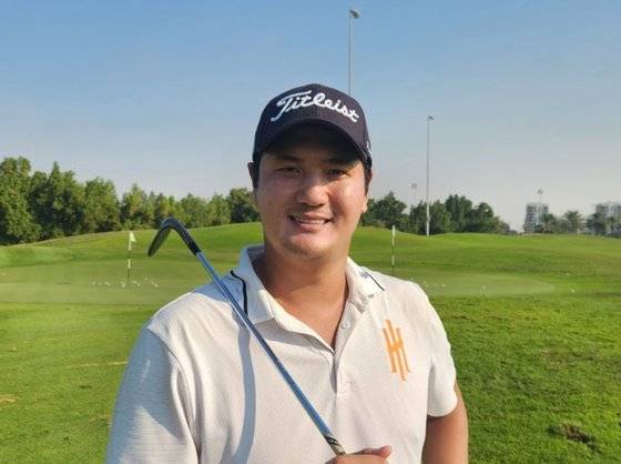 LIV 프로모션스대회가 열린 아부다비 골프장에서 인터뷰하는 김시환. 성호준 기자