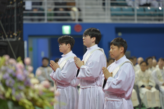 ▲ 천주교 춘천교구 사제서품식이 지난 8일 가톨릭관동대에서 열렸다.