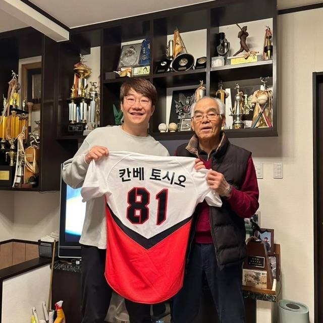 양현종과 칸베 토시오 전 코치/양현종 인스타그램 