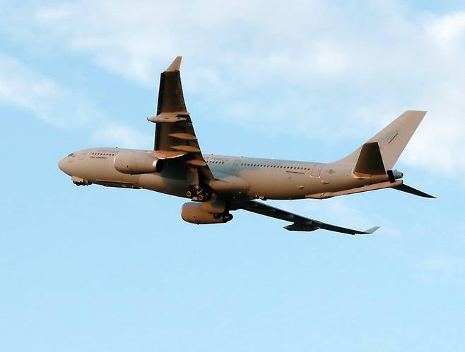 한국 공군 KC-330 공중급유수송기가 이륙해 상승하고 있다. 세계일보 자료사진