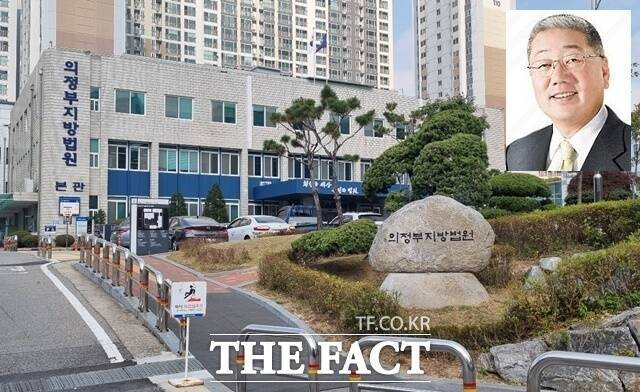 중대재해처벌법 시행 이후 '1호 중대재해 사고'가 발생한 삼표그룹의 오너 사법 리스크가 2024년 본격화될 전망이다. 지난 10월 24일 중대재해처벌법 위반 혐의로 대기업 총수로는 처음으로 기소된 정도원 삼표그룹 회장에 대한 첫 공판준비기일이 열린 의정부지방법원 전경과 정 회장(오른쪽 위 사진). /허주열 기자