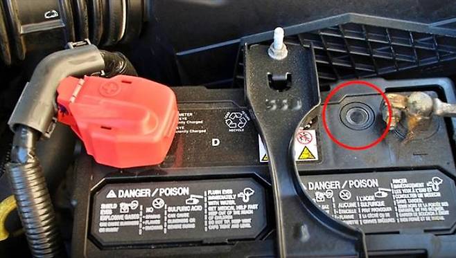 자동차 배터리 인디케이터 / 출처=타이어뱅크