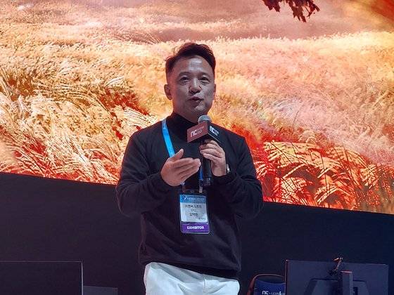 지난달 부산에서 열린 게임전시회 지스타에 참석한 엔씨소프트 김택진 대표. 연합뉴스