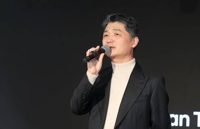 김범수 카카오 창업자가 11일 오후 경기 성남 카카오 판교아지트에서 ‘브라이언(김 창업자의 영어이름)톡’이란 이름의 직원 간담회를 열고 ‘카카오의 변화와 쇄신의 방향성 공유’를 주제로 소통했다. [사진출처 = 카카오]