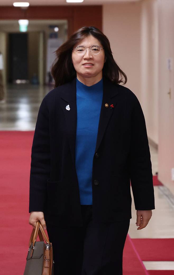 장미란 문화체육관광부 2차관이 5일 오전 서울 종로구 정부서울청사에서 열린 국무회의에 입장하고 있다. [연합]