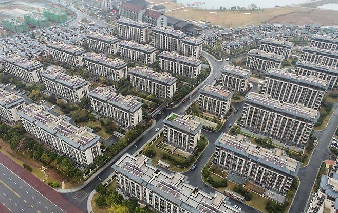 올해 집값이 급락한 중국 장쑤성의 주택단지. 중국 정부는 최근 자국의 부동산 시장을 살리기 위해 특단의 지원책을 잇달아 내놓았다./AFP연합뉴스