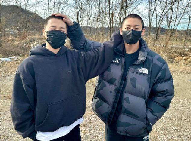 그룹 방탄소년단(BTS)의 정국과 지민이 팀 내 마지막 주자로 나란히 동반 입대하며 방탄소년단 멤버 전원이 군 복무에 돌입했다. 방탄소년단 공식 SNS