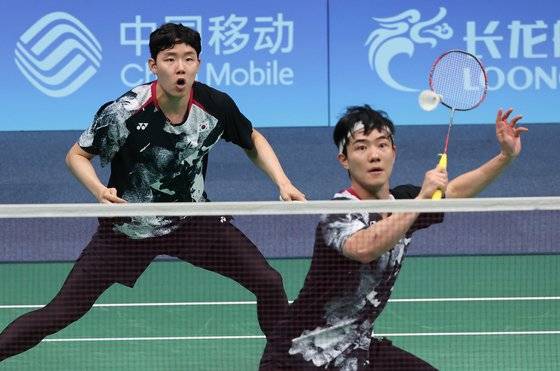 강민혁(오른쪽)과 남자 복식에서 한 조를 이룬 서승재. 연합뉴스