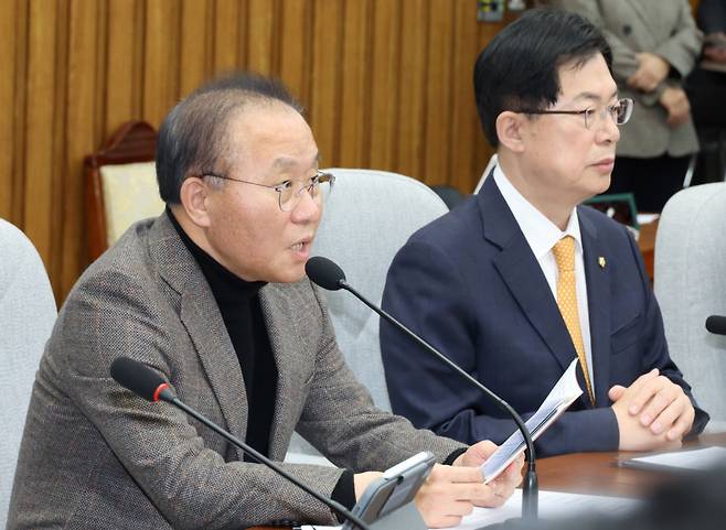 윤재옥 국민의힘 원내대표가 12일 국회에서 열린 원내대책회의에서 발언하고 있다. ⓒ연합뉴스