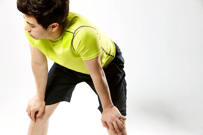 수면 부족 상태에서 운동하면 근성장에 도움되는 호르몬이 잘 분비되지 않아 근성장이 더디고 심장에도 무리가 갈 수 있다./사진=클립아트코리아