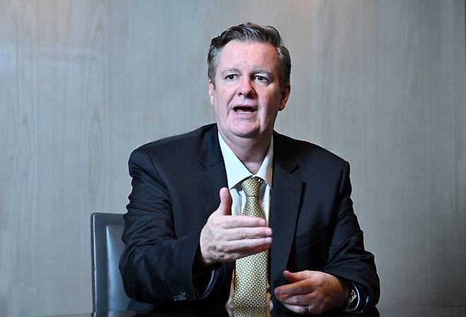 Rogers Communications Chairman Edward Rogers speaks during an interview with The Korea Herald at a Seoul hotel on Monday. (Im Se-jun / The Korea Herald)