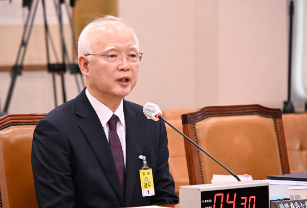 정형식 헌법재판관 후보자가 12일 국회에서 열린 인사청문회에서 의원 질의에 답하고 있다. 이병주 기자