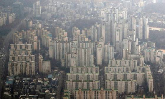 13일 부동산 정보제공 업체 '부동산R114'이 발표한 '2024년 달라지는 부동산 제도'에 따르면 내년에는 신생아 특례 구입과 전세자금 대출 도입과 신생아 특별공급 제도 신설, 혼인 증여재산 공제 도입 등 다양한 부동산 제도가 달라질 전망이다./사진=뉴스1