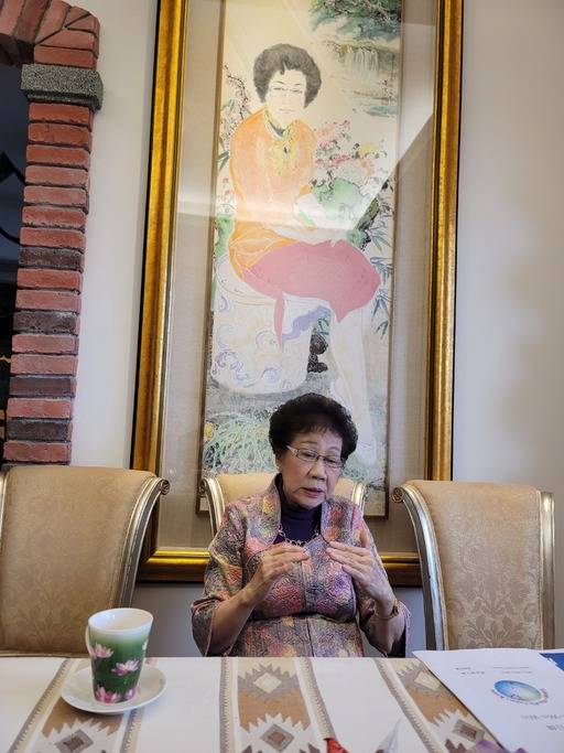 뤼슈롄 전 대만 부총통이 지난 11일 대만 신베이시에서 세계일보와 인터뷰하며 대만 총통 선거 판세에 대해 설명하고 있다. 신베이=이우중 특파원