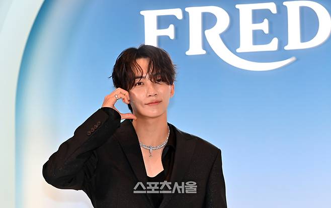 세븐틴 정한이 9일 여의도 한 호텔에서 열린 프레드 사무엘의 서사가 담긴 ‘FRED, 주얼러 크리에이터 since 1936’를 찾아 포토월에 서고 있다. 2023.11.09.  강영조기자 kanjo@sportsseoul.com