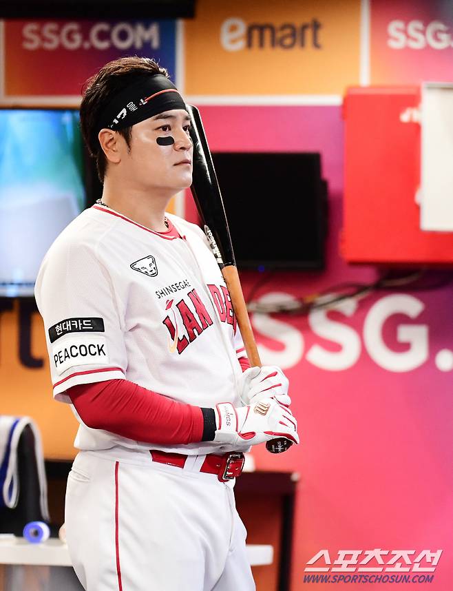 23일 인천 SSG랜더스필드에서 열린 SSG와 NC의 준PO 2차전. 경기를 준비하고 있는 SSG 추신수. 인천=송정헌기자 songs@sportschosun.com/2023.10.23/