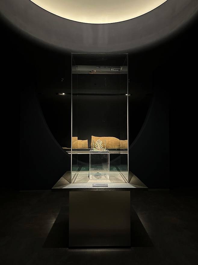 국보 '나주 신촌리 금동관'과 독널 모습  [국립나주박물관 제공. 재판매 및 DB 금지]