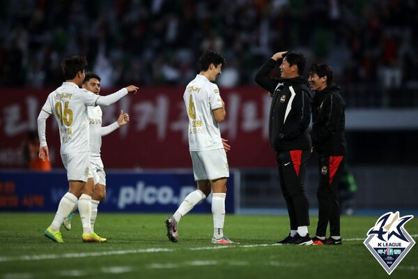 해당 득점 후 기뻐하는 기성용. 사진┃한국프로축구연맹