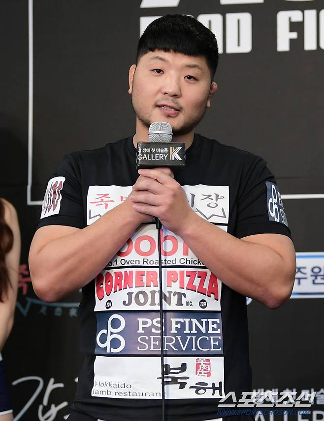 굽네 ROAD FC 067 공식계체량이 15일 오후 서울 서대문구 스위스 그랜드호텔에서 열렸다. 권아솔이 소감을 말하고 있다. 정재근 기자 cjg@sportschosun.com/2023.12.15/