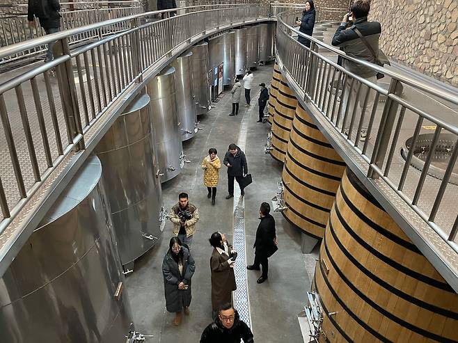 중국 닝샤후이족자치구 인촨시 허란산에 있는 즈후이위안스 와이너리./이윤정 기자