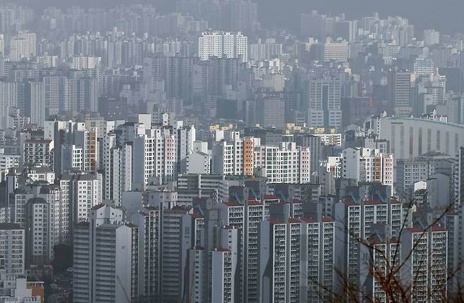 서울 남산타워에서 바라본 아파트. /뉴스1