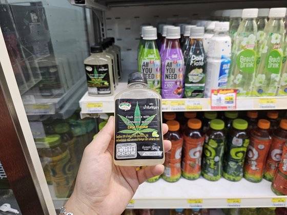 태국 편의점에서 흔히 볼 수 있는 대마초 성분의 음료수.