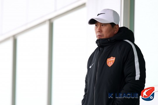 옌벤 사령탑 시절 박태하 감독. /사진=한국프로축구연맹