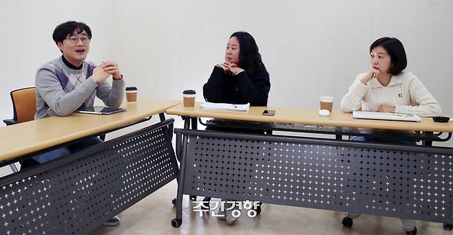 ‘1980년대’를 전공한 1980년대 출생 역사학자들이 지난 12월 13일 경향신문사에서 영화 <서울의 봄>을 주제로 대담하고 있다. 왼쪽부터 문민기, 김세림, 권혁은 역사문제연구소 연구원. 서성일 선임기자