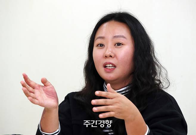 ‘1980년대’를 전공한 1980년대 출생 역사학자들 대담. 김세림 역사문제연구소 연구원이 발언하고 있다. 서성일 선임기자