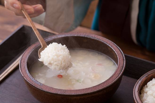 뜨겁고 짠 국물 요리를 자주 먹을 경우 혈관과 위·식도 건강에 해로울 수 있다.사진=클립아트코리아