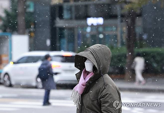 오늘도 내리는 눈  본 기사 내용과 관련 없음 [연합뉴스 자료사진]