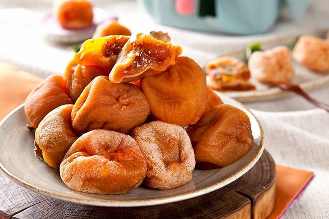 곶감은 감이 건조되는 동안 각종 영양소가 농축되어 효능이 크게 늘어난다. [사진=게티이미지뱅크]