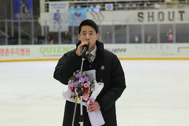 한국 아이스하키의 전설 김기성 HL 안양 코치가 17일 공식 은퇴식을 가졌다. (HL 안양 제공)